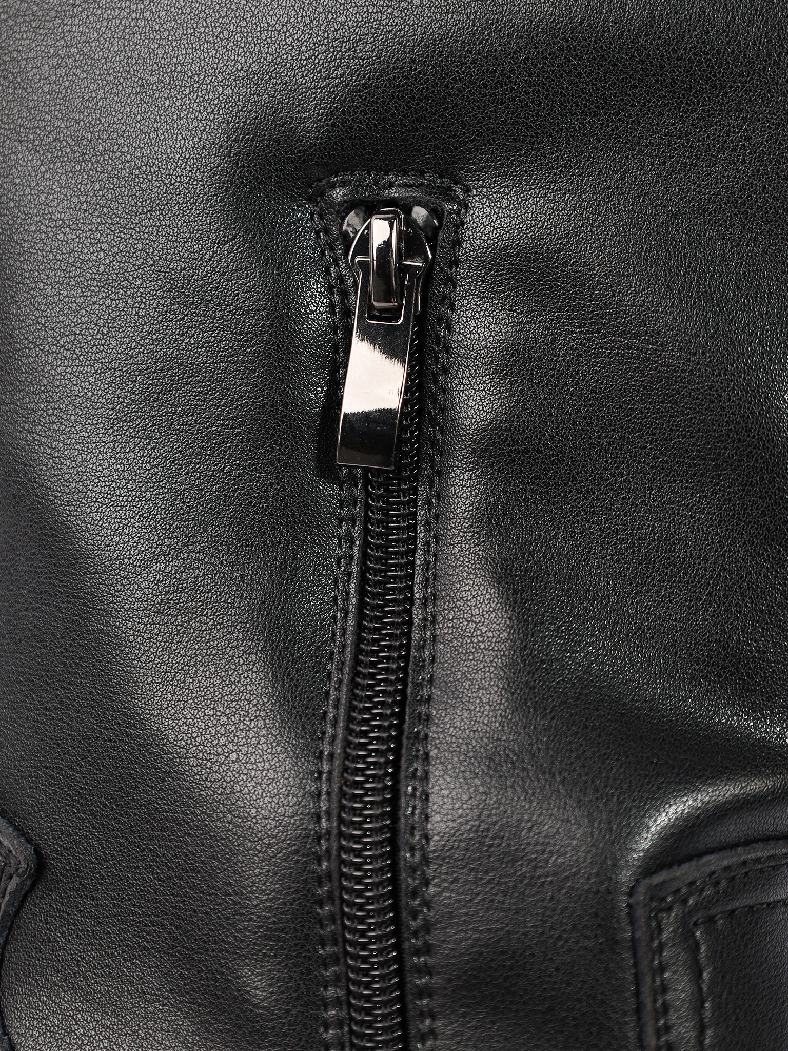 Сапоги-казаки черного цвета из натуральной кожи